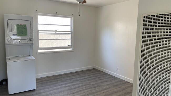 Foto del edificio - 2425 Silver Lake Blvd