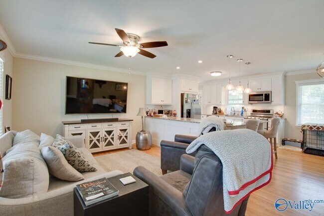 Foto del edificio - 215 Drake Ave SW
