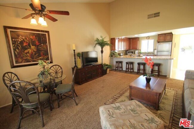 Foto del edificio - 40420 Bay Hill Way