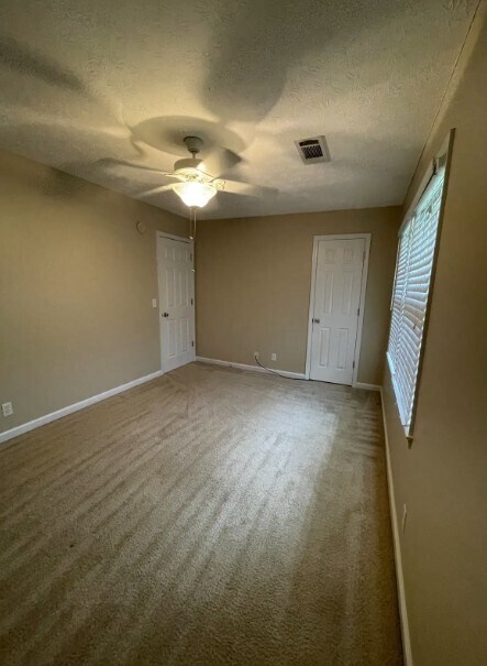 Dormitorio - 2105 Young St Unit A