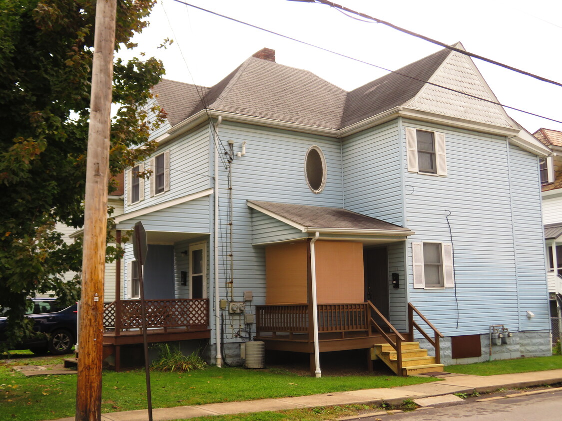 Street View of Duplex - 333 W Brady St