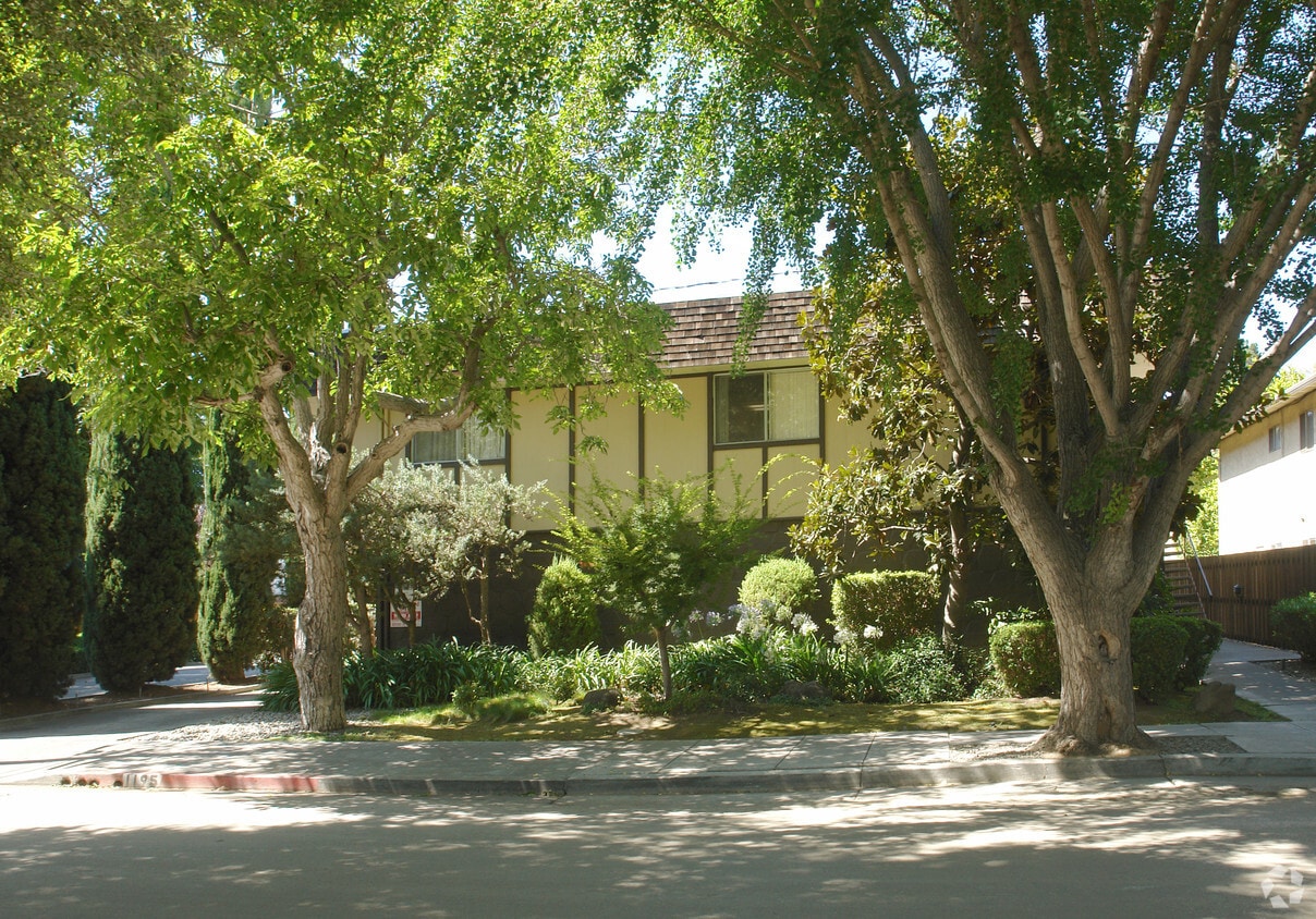 Building Photo - 1195 Brace Ave