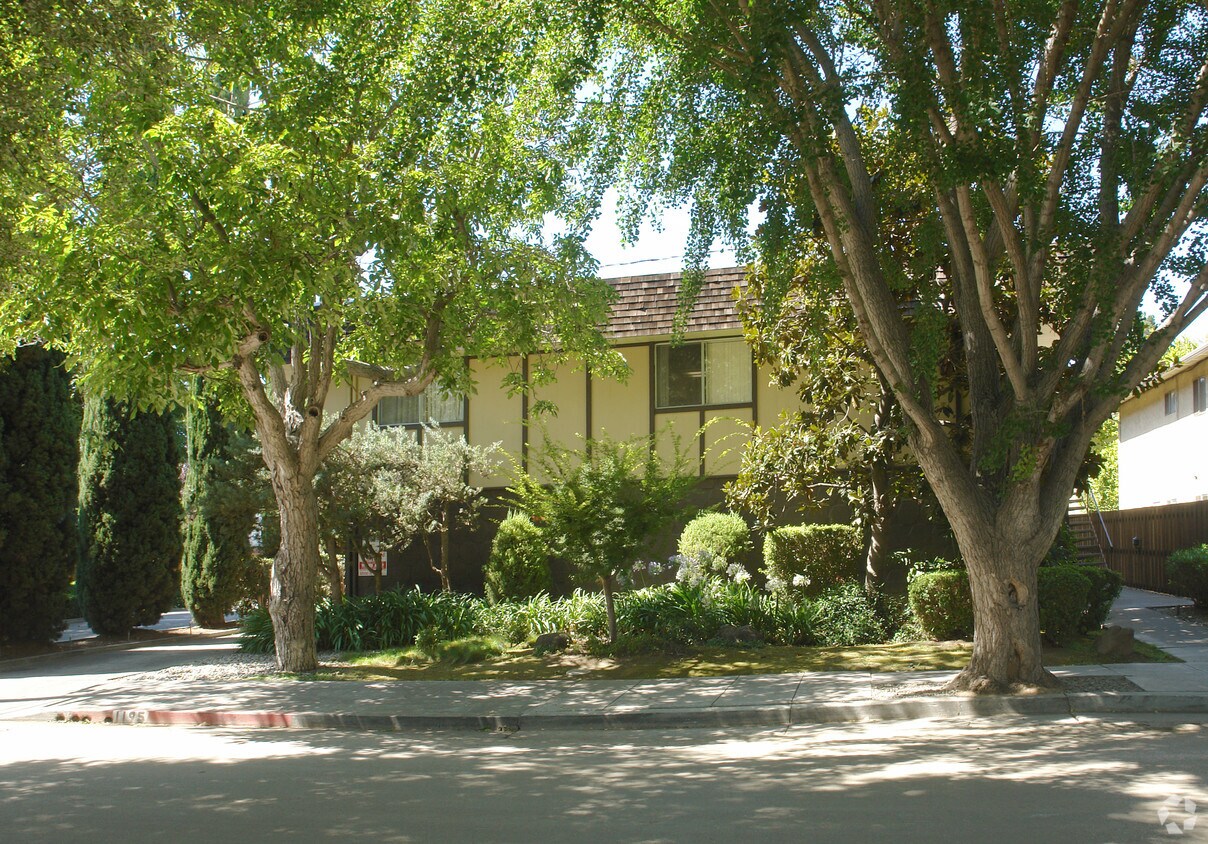 Foto del edificio - 1195 Brace Ave