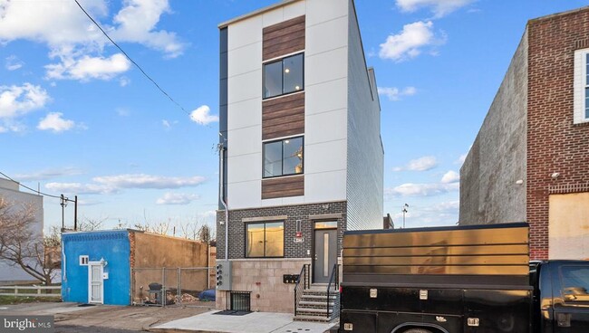 Building Photo - 2244 N 3rd St