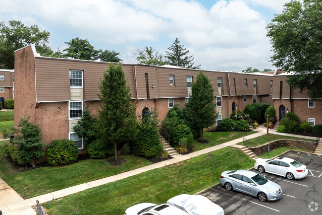 Building Photo - Meadowbrook Apartments