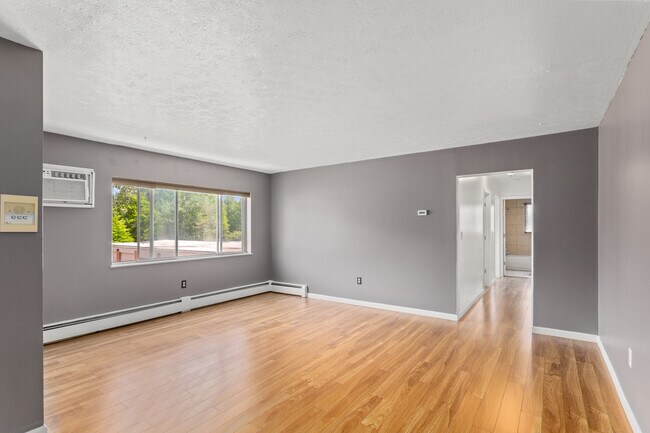 Living Room - 5200 Royalton Rd