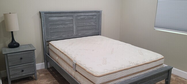 Foto del edificio - 761 Diamond Dr