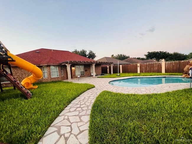 Foto del edificio - 4009 Orchid Ave