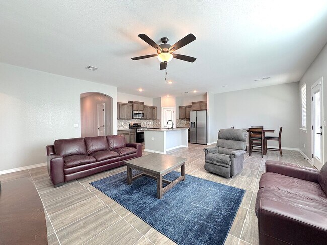 Building Photo - East El Paso 4 bed Refrig A/C!