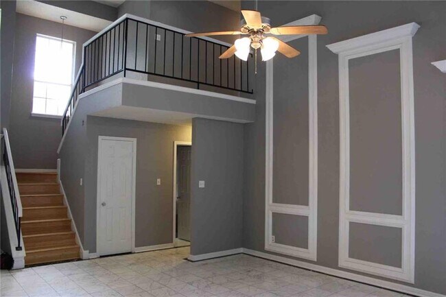 Building Photo - 1002 Oakridge Dr