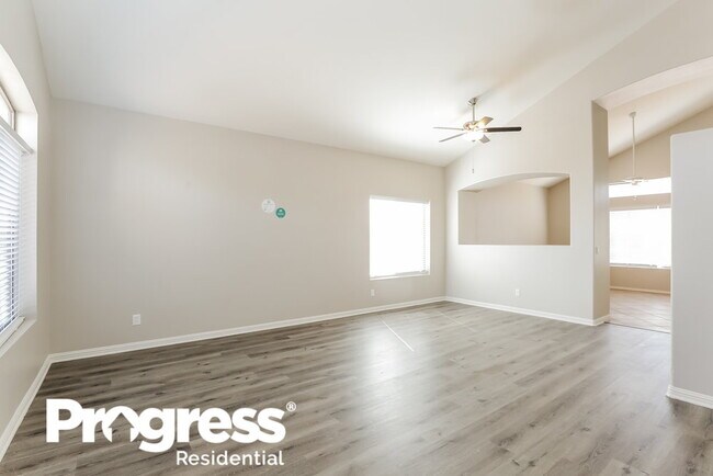 Building Photo - 15901 W Cottonwood St