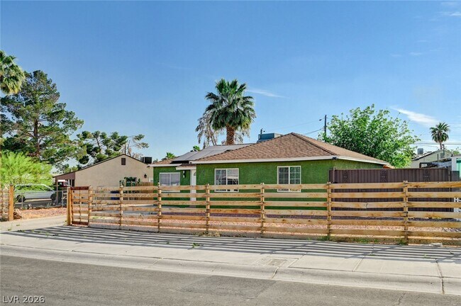 Foto del edificio - 1720 E Carson Ave