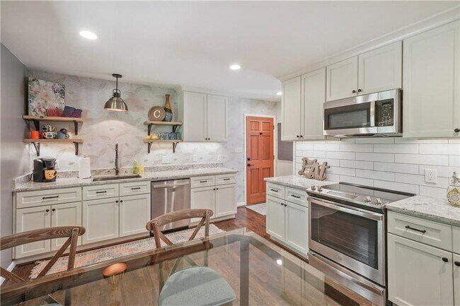 Building Photo - 4024 Longview Dr