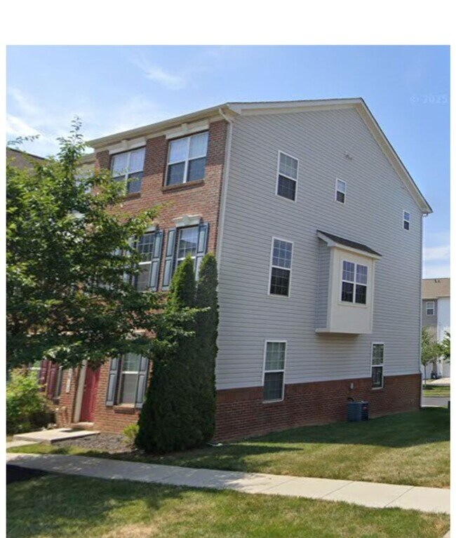 Foto del edificio - Well Maintain Townhome in Market Square!
