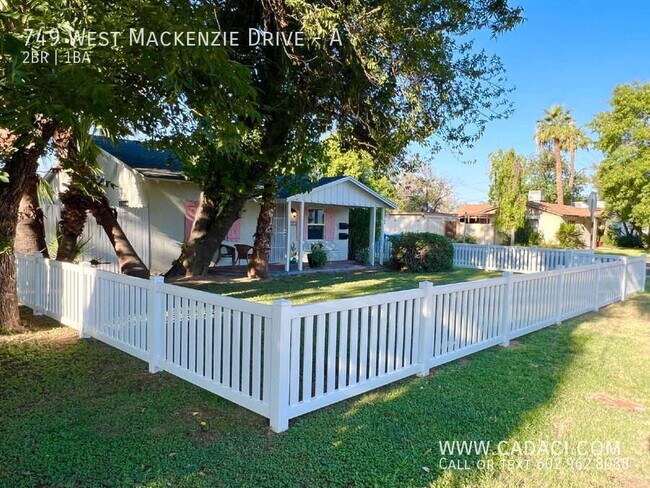 Foto del edificio - 749 W MacKenzie Dr
