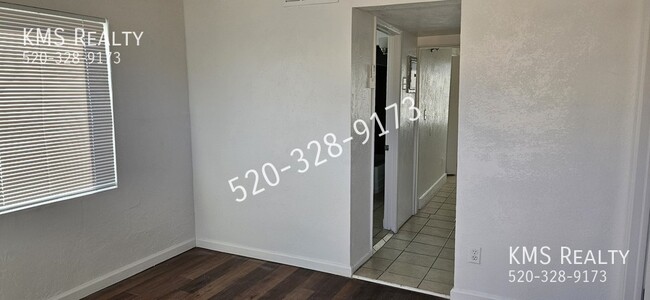 Foto del edificio - 2 Bedroom 1 Bath-757 E Pastime -OWNER/AGENT