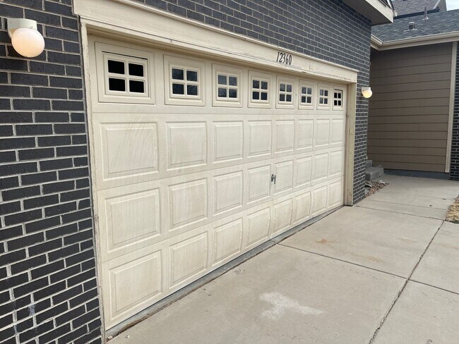 Foto del edificio - Amazing 3 Bed, 2 Bath, 3 Car Garage Home for Rent