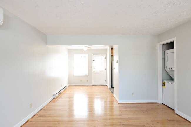 Building Photo - Small Dog-Friendly Woolen Mills Duplex Near Downtown
