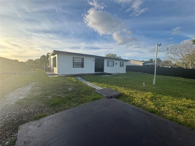 Foto del edificio - 29523 SW 144th Ct