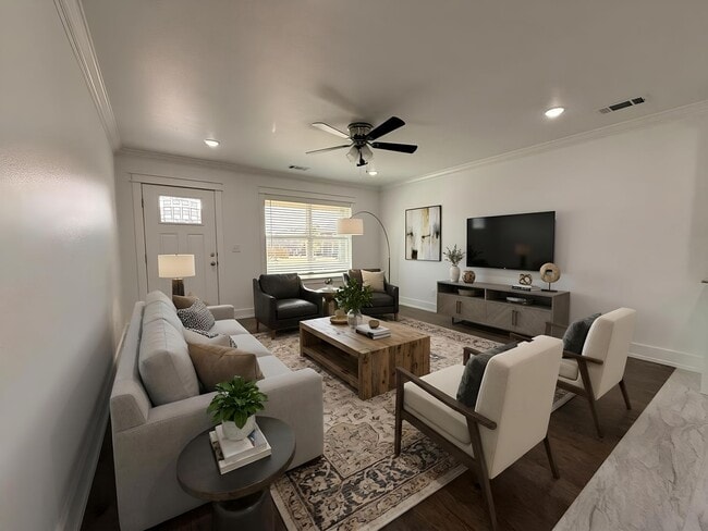 Building Photo - 1807 E Brookview Dr