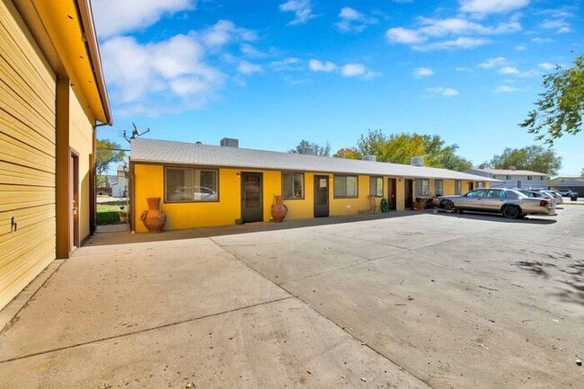 Cozy 1-Bedroom Apartment on a Quiet Clifto... - Cozy 1-Bedroom Apartment on a Quiet Clifto...