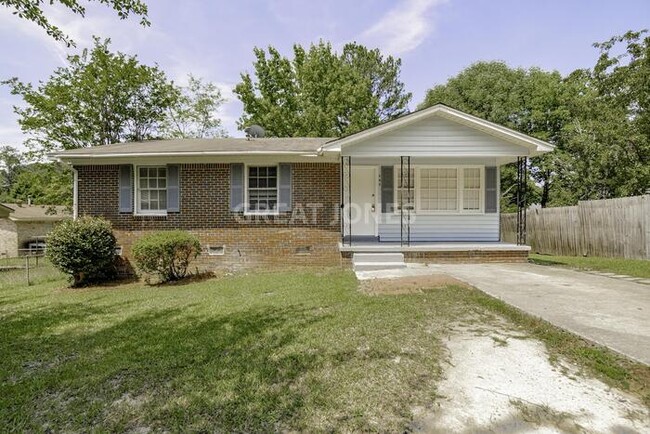 Building Photo - $500 off first month or Amazon Gift Card b...