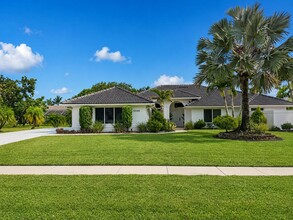 Building Photo - 15545 Meadow Wood Dr