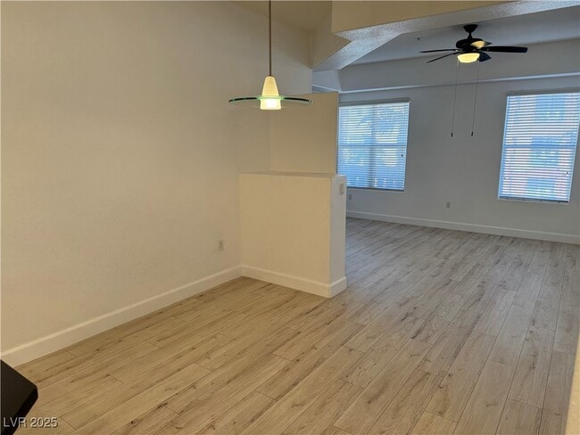 Foto del edificio - 38 E Serene Ave