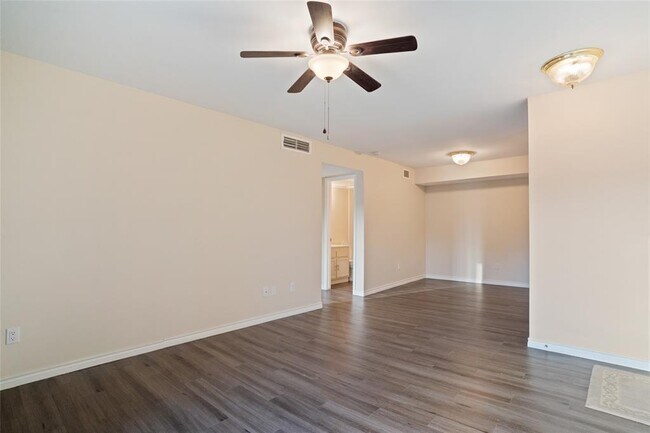 Foto del edificio - 10555 Turtlewood Ct