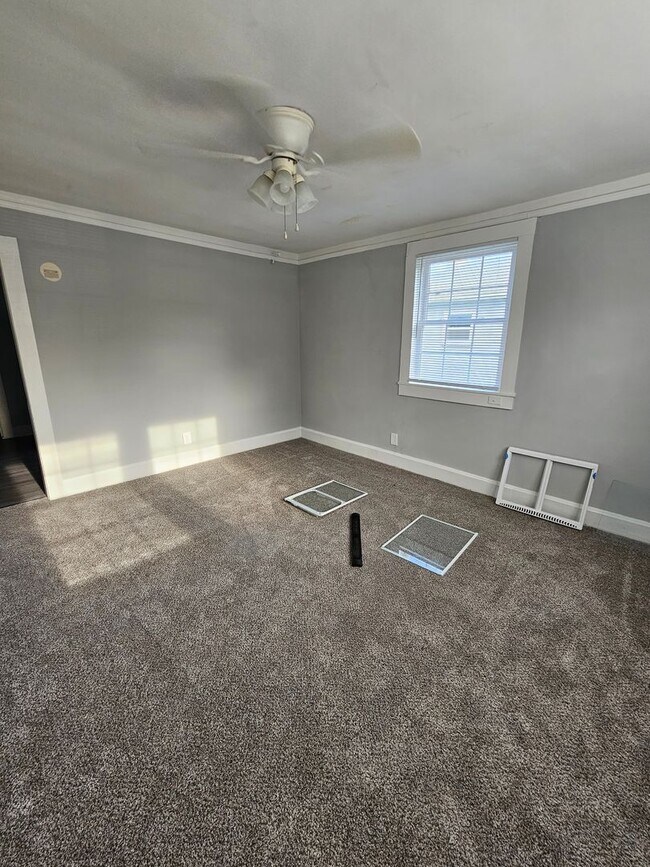 Building Photo - 1509 Waverly St