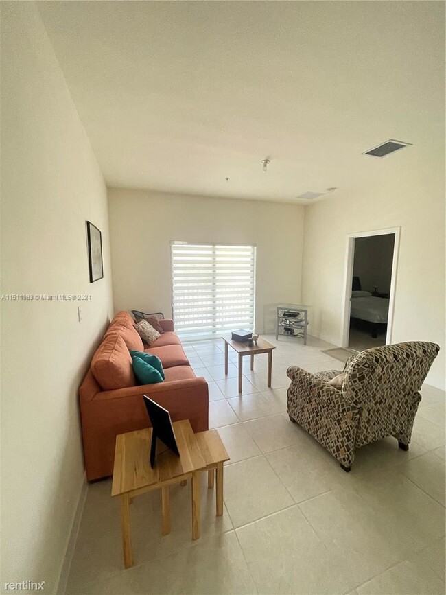 Building Photo - 3 br, 2 bath House - 7905 NW 104th Ave Apt 24