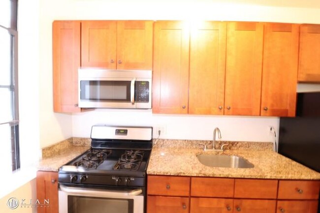 Foto del edificio - 1 bedroom in Queens NY 11354