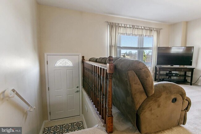 Foto del edificio - 933 Elm Rd