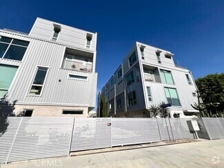 Building Photo - 6016 W Beachwood Ln
