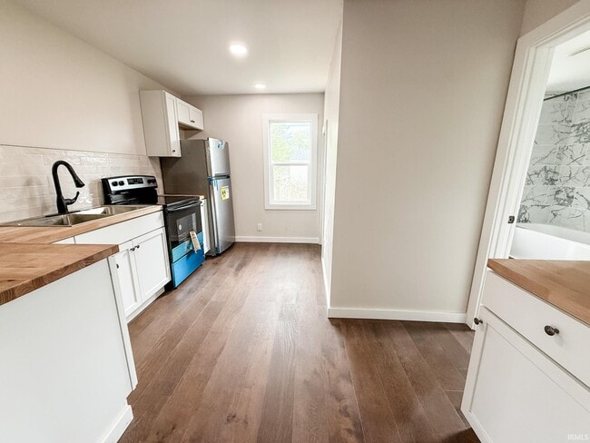 Foto del edificio - 1924 N Indiana Ave