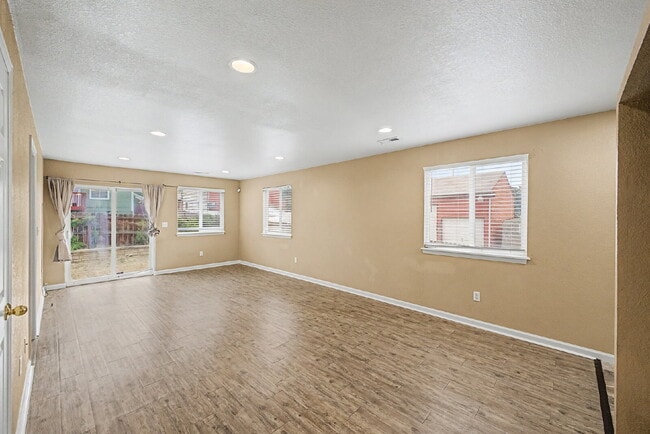 Building Photo - 2073 W Hillside Ave