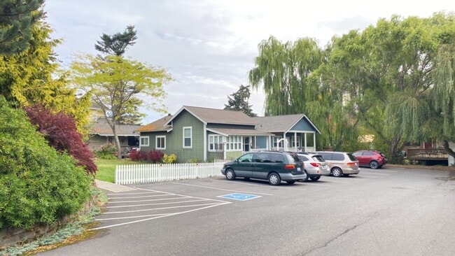 Building Photo - 55+ Community, Quiet 1 Bedroom 1 Bath.  In...