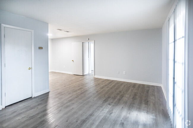 2HAB, 1BA - 936SF - Forest Ridge