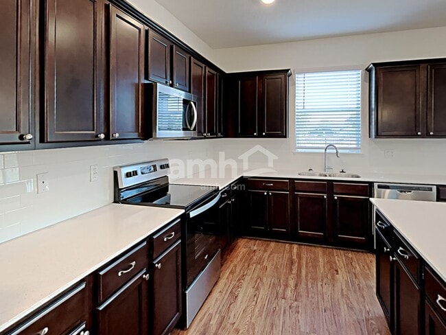 Building Photo - 1009 Walden Woods Dr