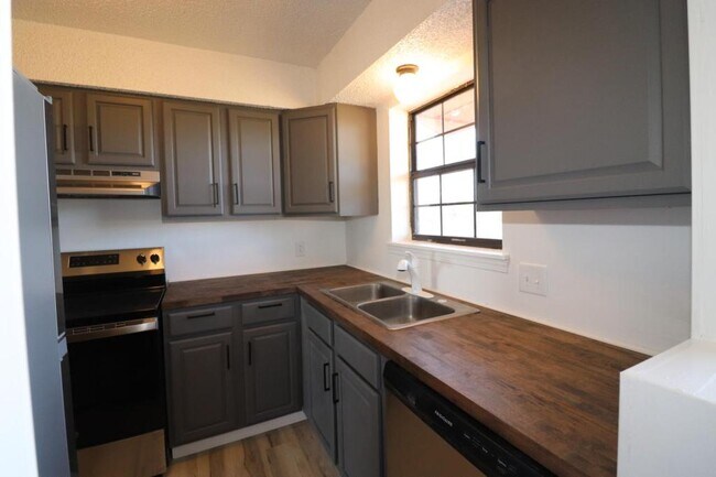 Foto del edificio - 126 Fairway Ave