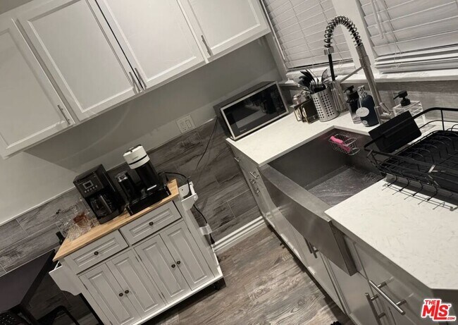 Foto del edificio - 5915 Lexington Ave