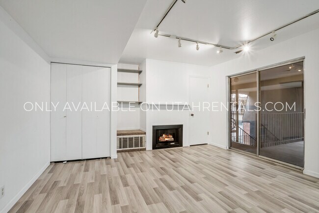 Foto del edificio - 1639 Woodland Dr