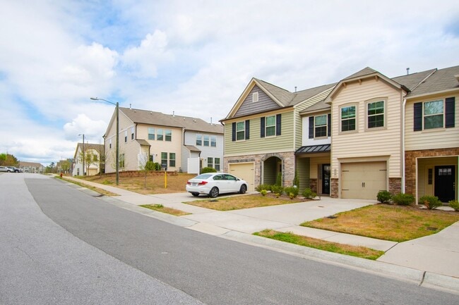 Building Photo - Modern Elegance in Brightleaf: 3-Bedroom Townhouse with Amenities Galore