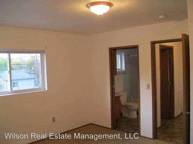 Building Photo - 404 Riverview Ave