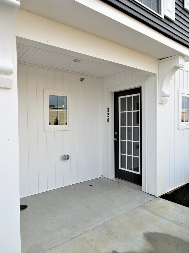 Foto del edificio - 320 Mayer Pl