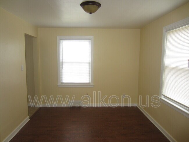 Foto del edificio - 2411 Webster Ave