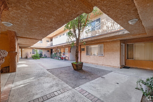 Patio - 13354 Vanowen St