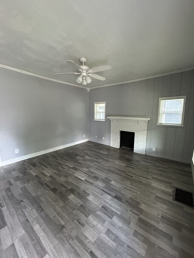 Building Photo - Gorgeous! Newly Remodeled 3 Bedroom 2 Bathroom Home!