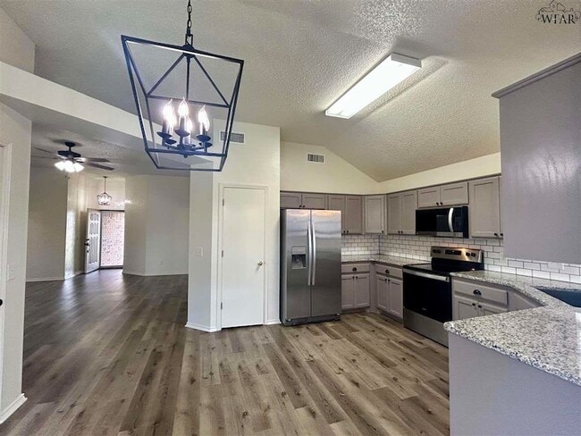 Building Photo - 5008 Bayberry Dr