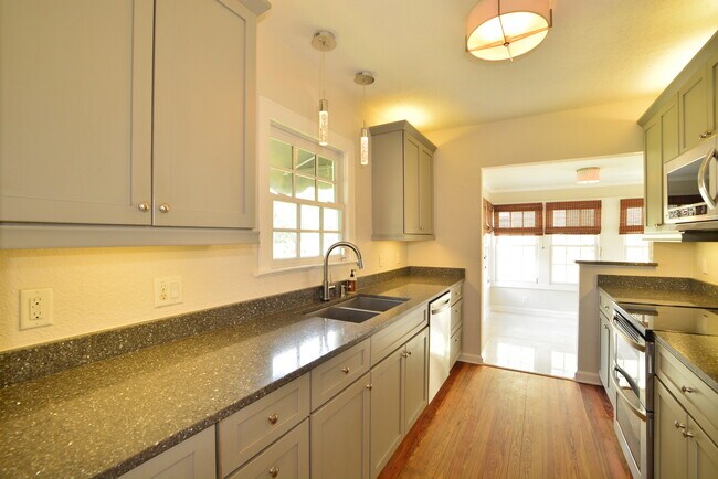 Building Photo - 1607 Delaney Ave